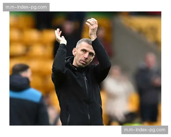 狼队保级压力下的战术选择 加里奥尼尔是否应该坚持三中卫